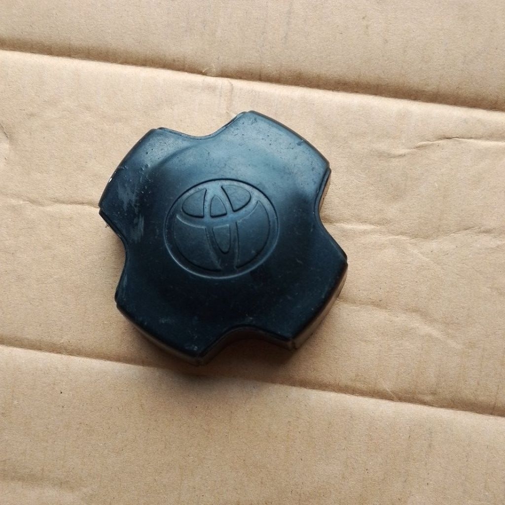 center dop kaleng Toyota Starlet satu biji bekas