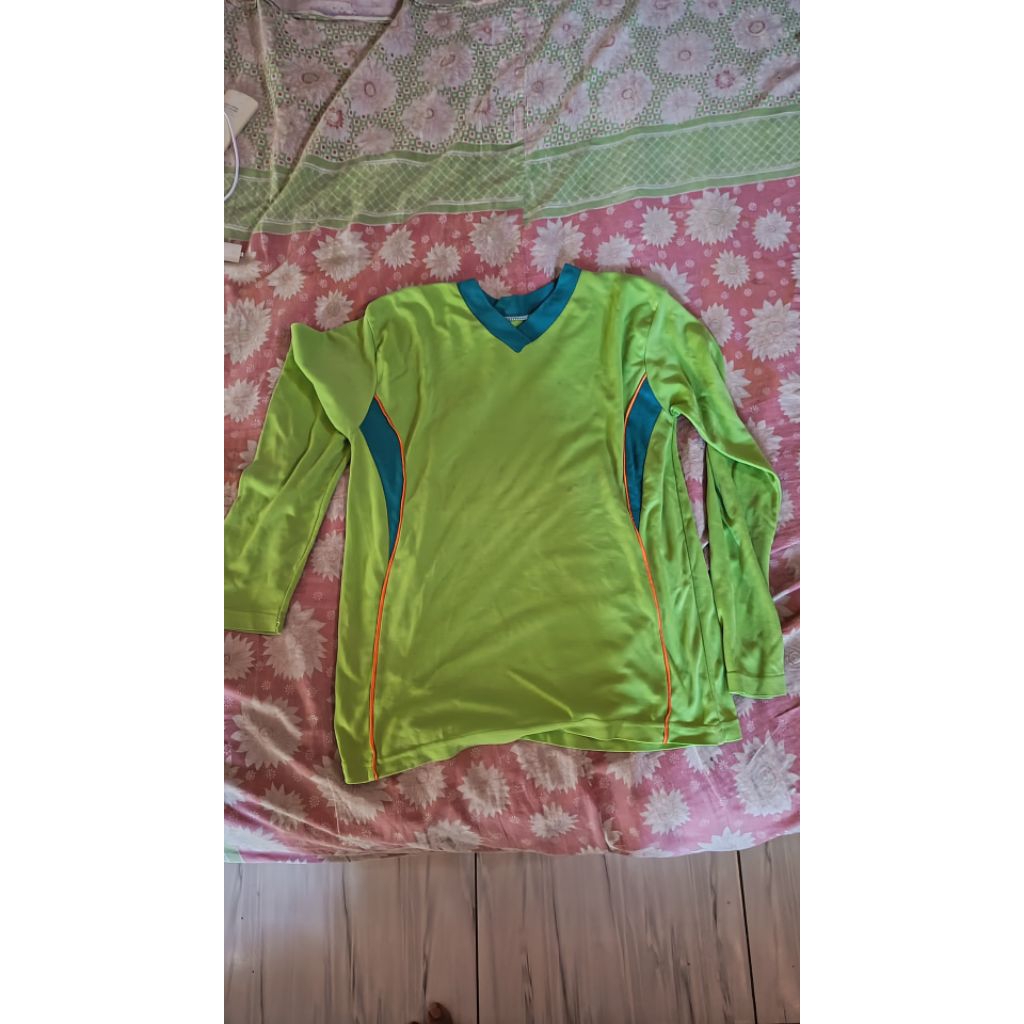 Seragam Olahraga SMP Preloved UK L