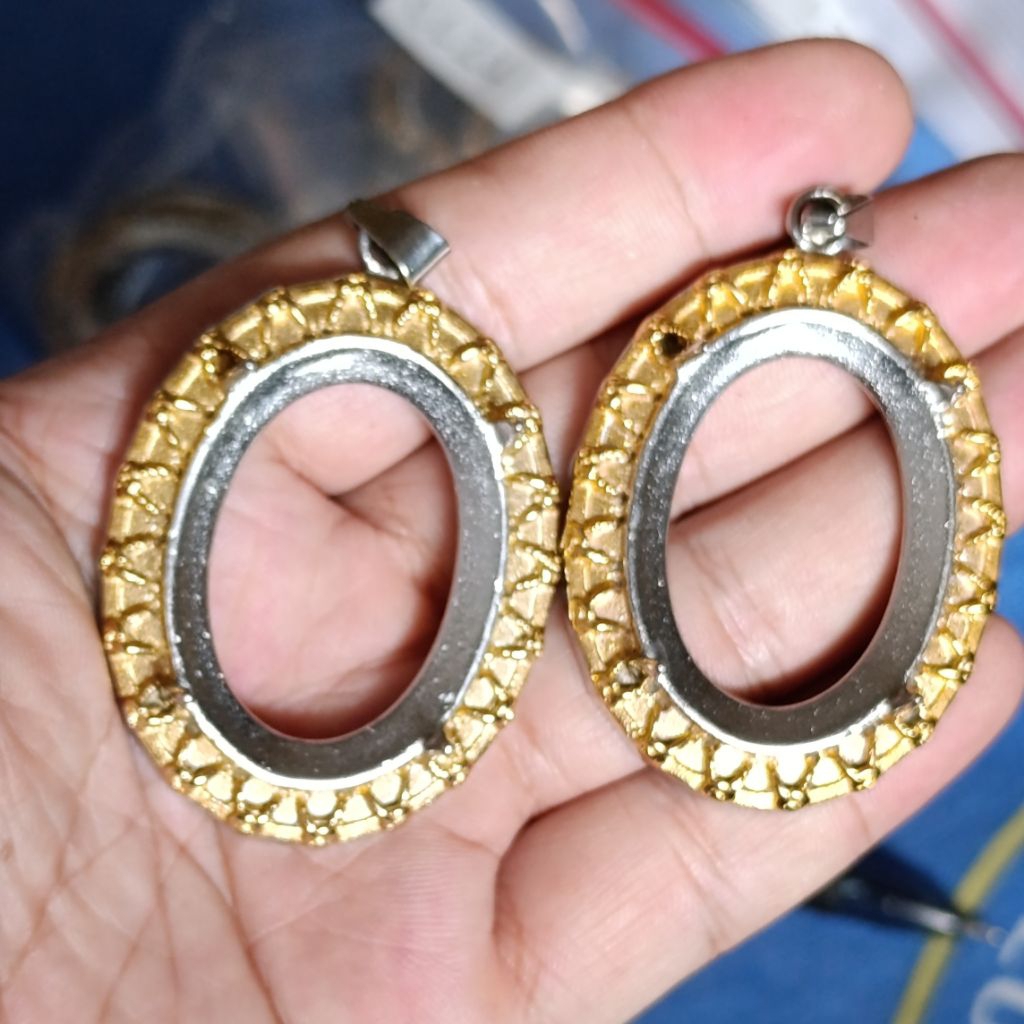 CL 25 Cangkang Emban Liontin Titanium Jumbo Bagus 38x28 mm