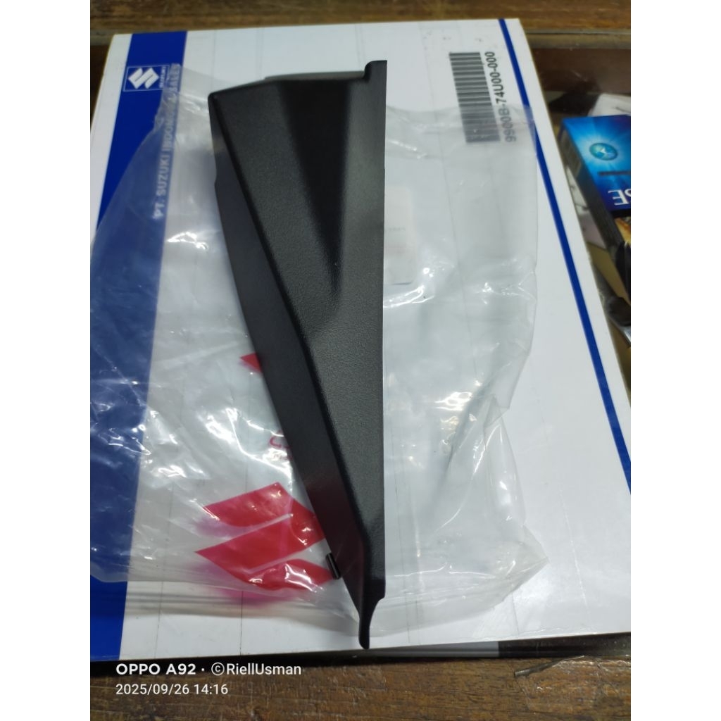 Garnish cowl samping Suzuki Ertiga XL7 Asli Suzuki