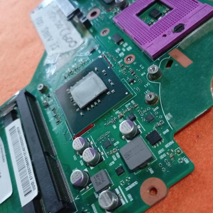 Mobo bahan laptop Toshiba satellite c600 belum pernah servis