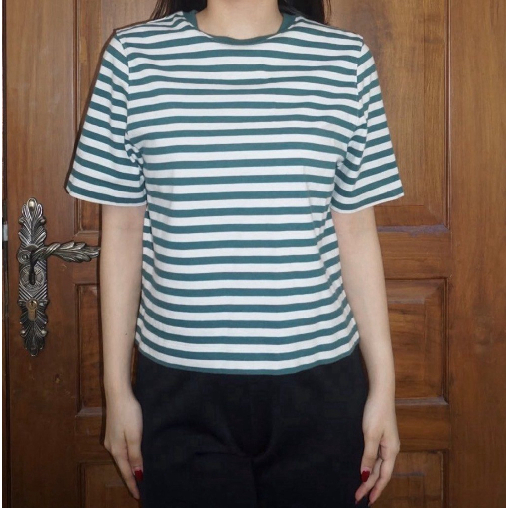 (Booked) Uniqlo stripe shirt