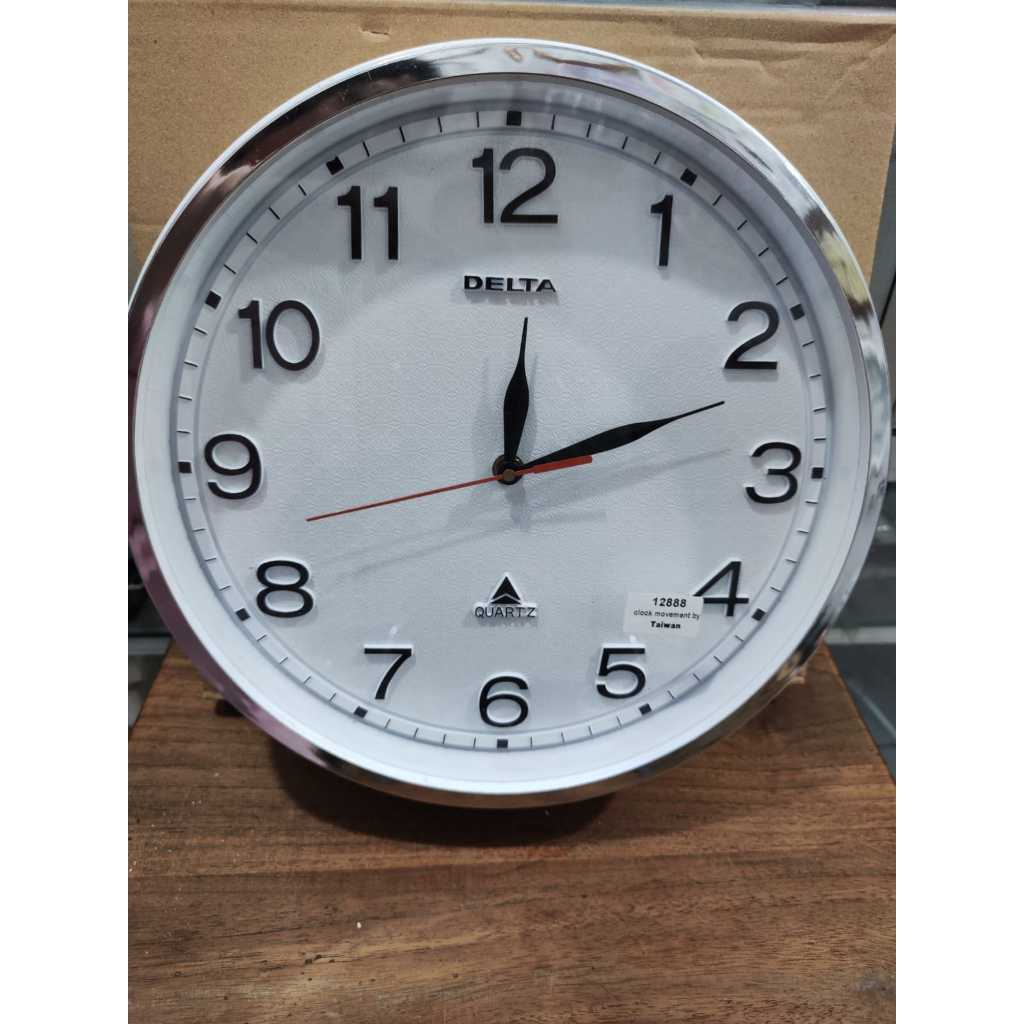 jam dinding delta / jam dinding putih / jam dinding krom / jam dinding makassar