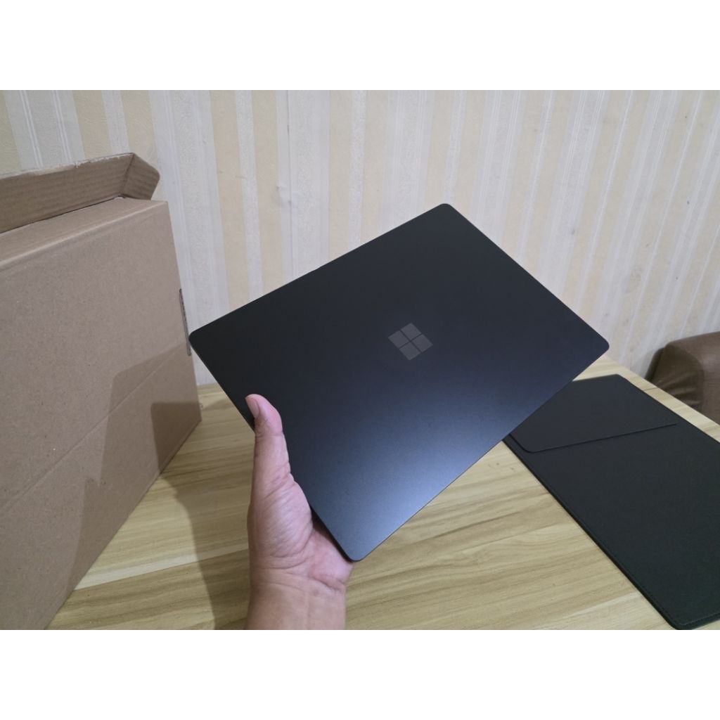 Surface Laptop i7 1185G7 ram 16gb ssd 1 TB Touch mrp macbook zenbook