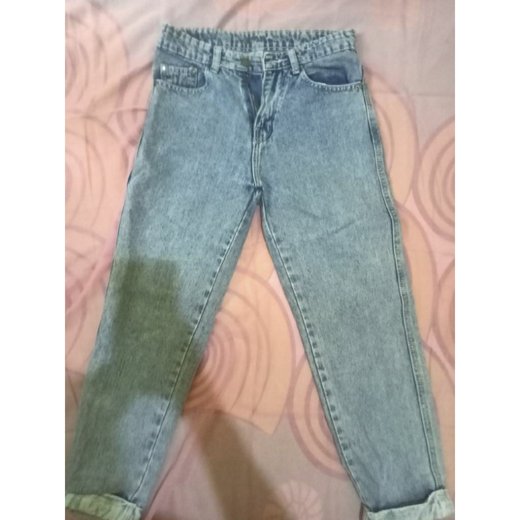 CELANA JINISO PRELOVED