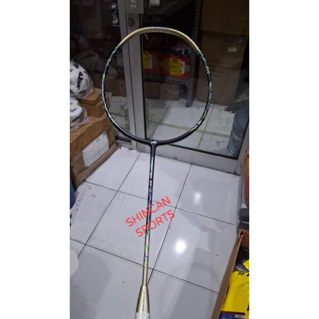 RAKET BADMINTON HUNDRED PREDATOR 82 EXTREME