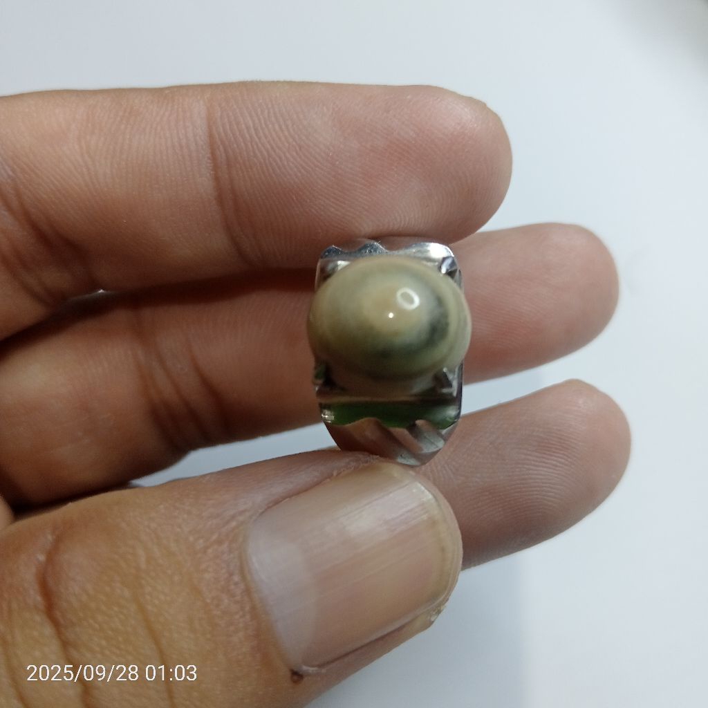 batu akik pusar bumi