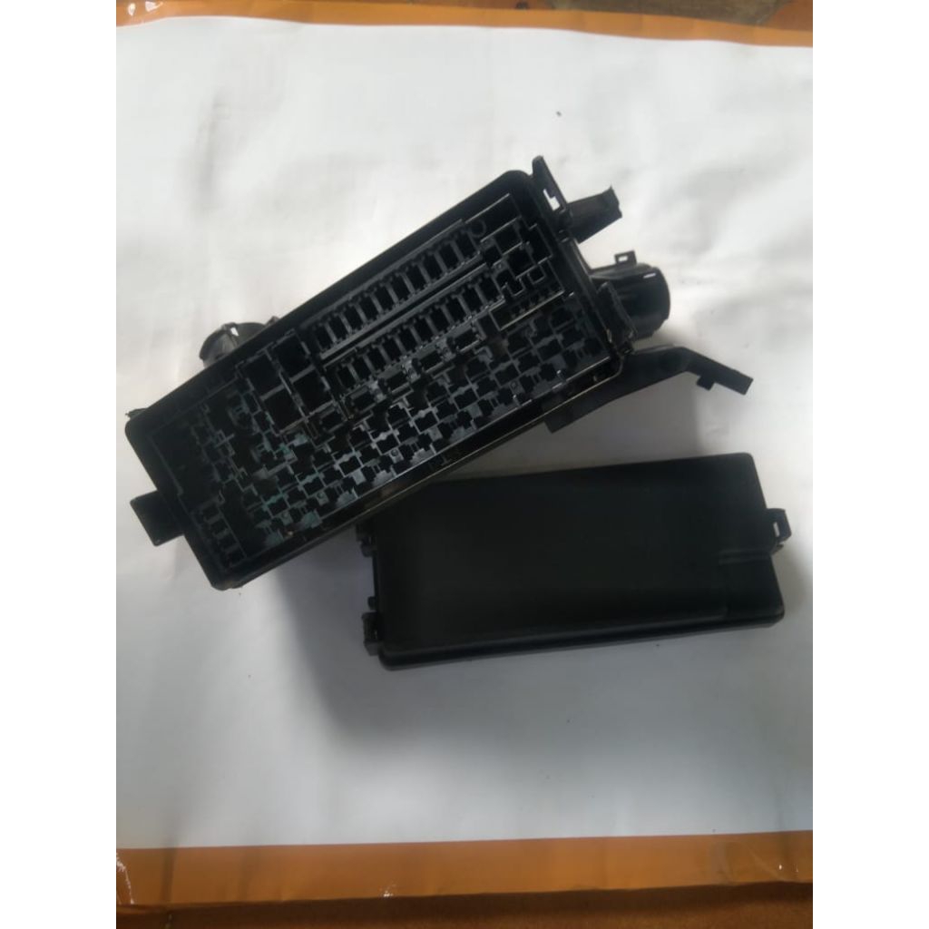 tutup box sekring Honda Mobilio HRV.