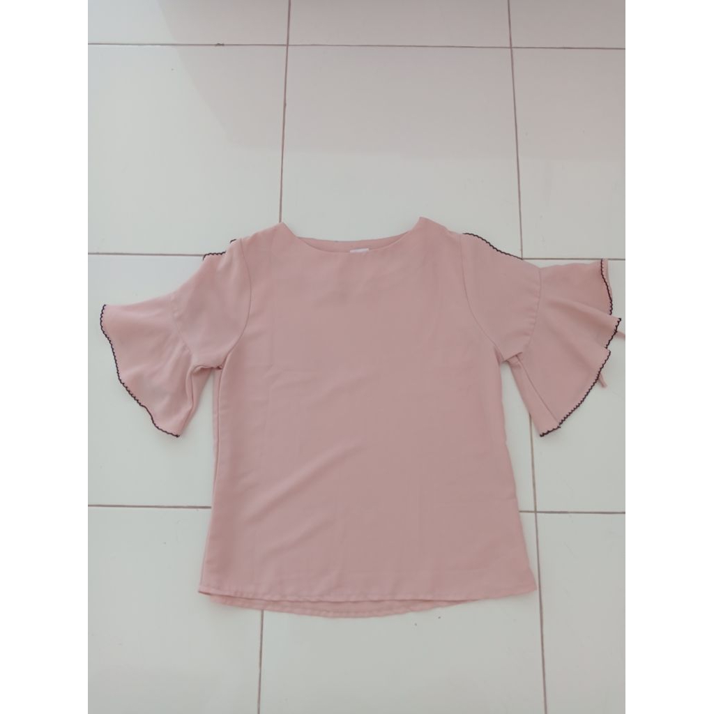 Preloved Atasan Peach Model Bahu Bolong Wanita