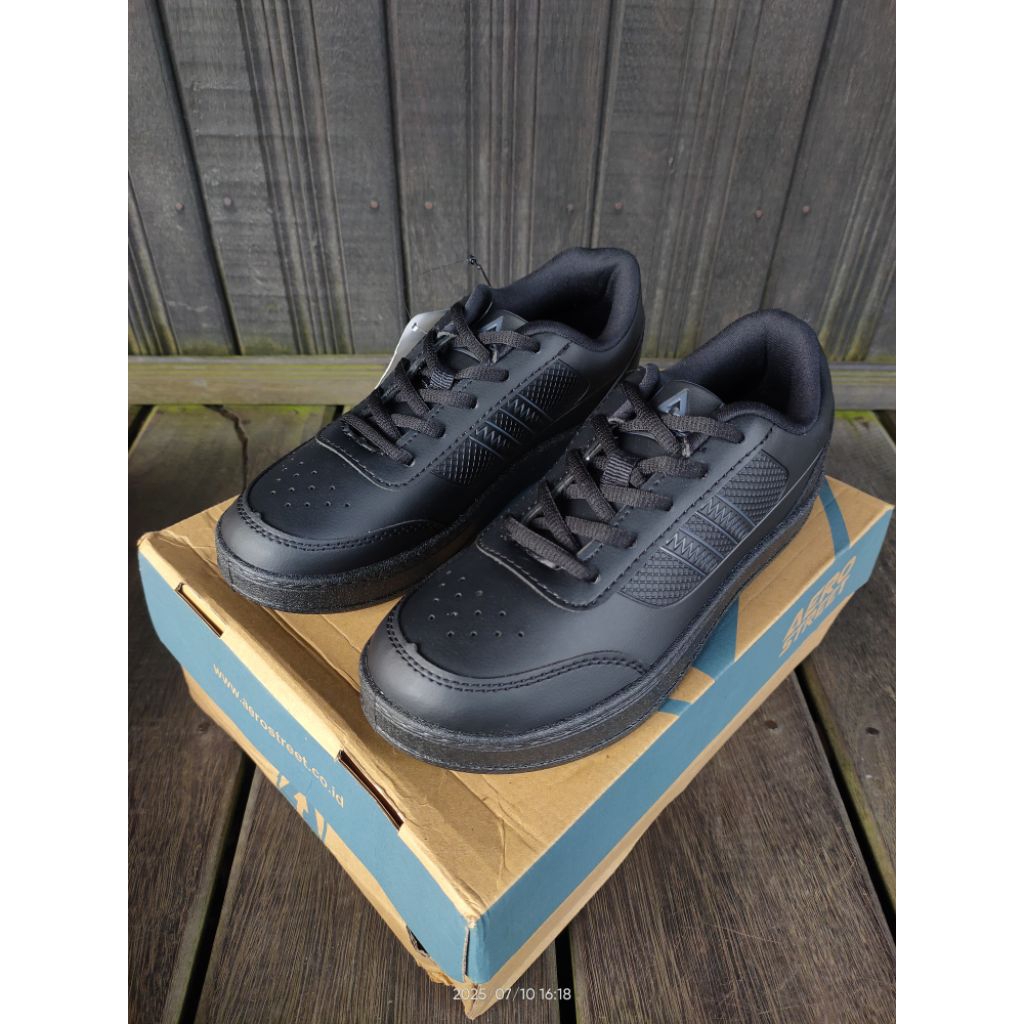 Aerostreet Airstrike All Black ( Sepatu Sekolah )