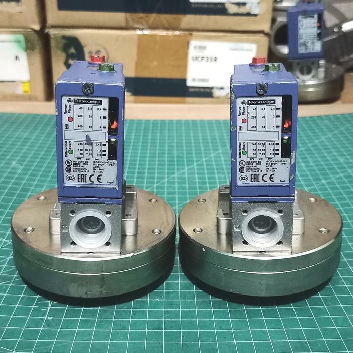 TELEMECANIQUE XMLBS04B2S12 Pressure Switch