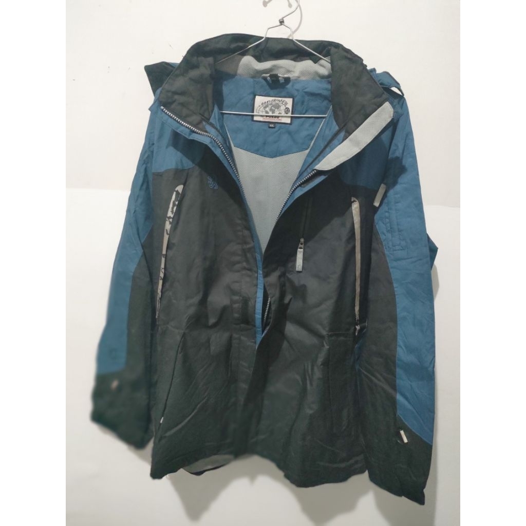 Jaket tebal bagus untu outdoor merk FUZZO