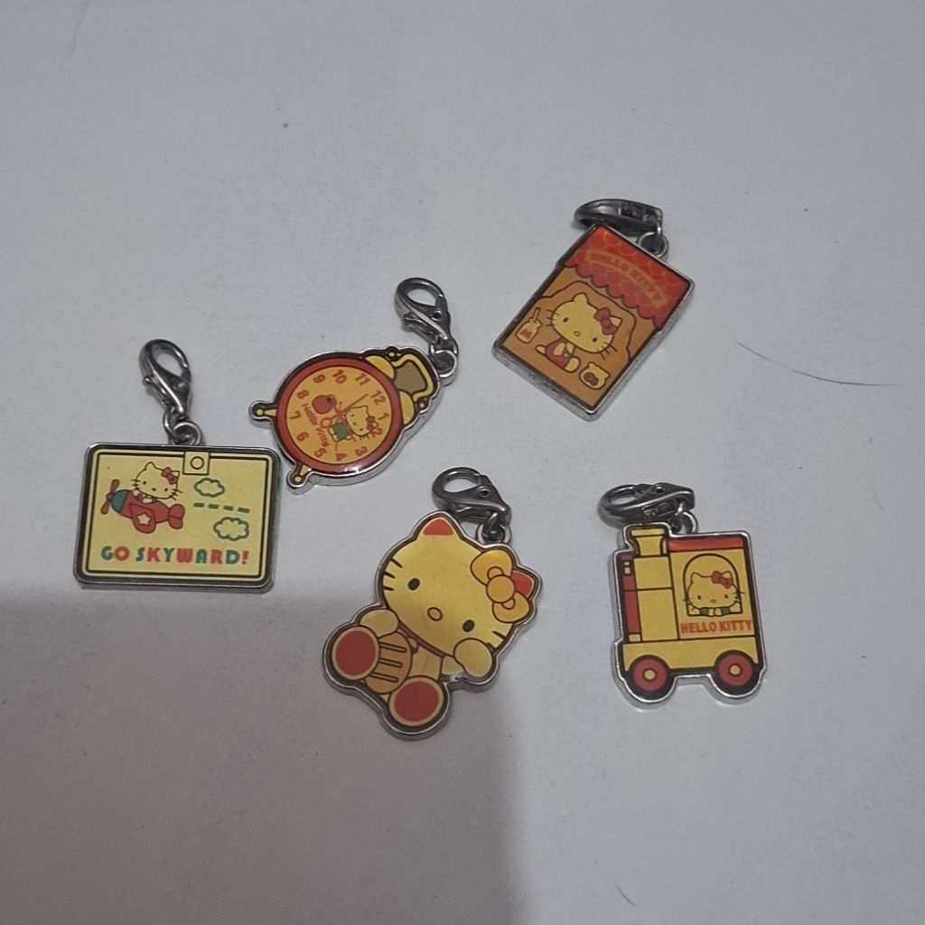 alfamart hello kitty pendant charm 2013