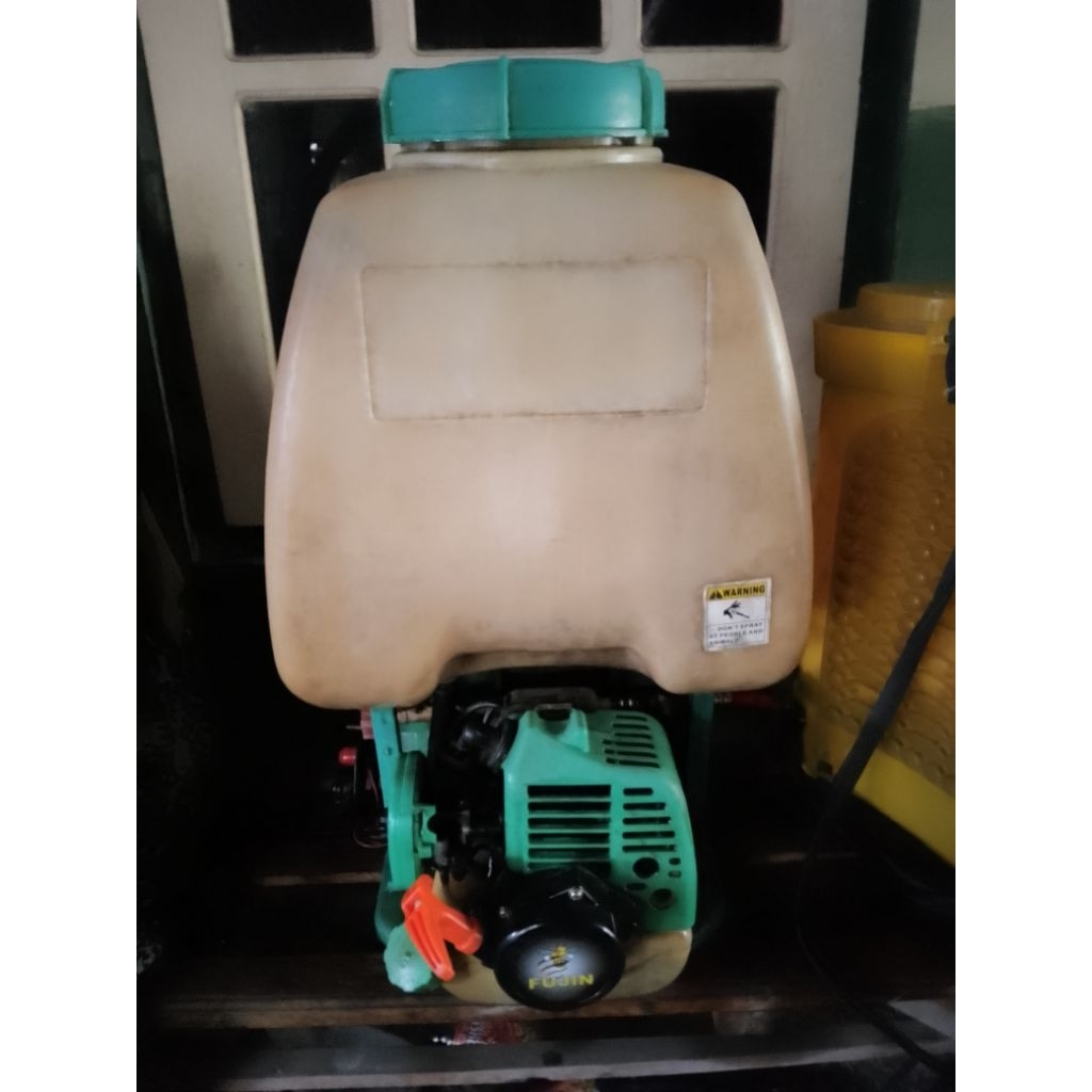 mesin sprayer 2tak TU 26 merk Daiho