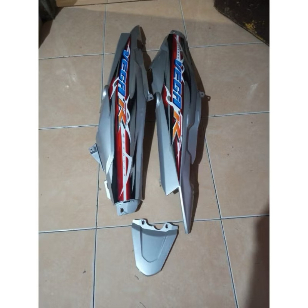 Cover Body Yamaha Vega R New Hitam Bodi Kanan Kiri Vega R New Silver Set Striping Tebal