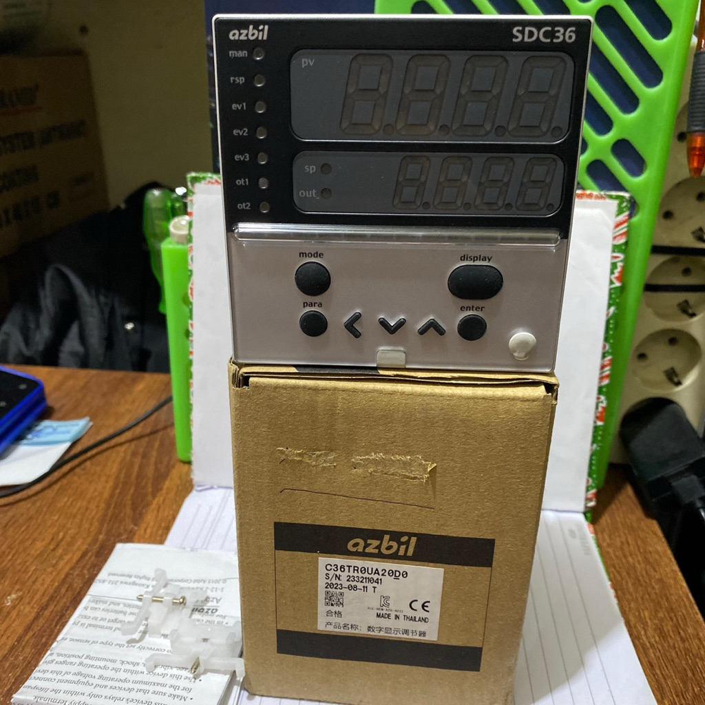 SDC36 C36TR0UA20D0 AZBIL DIGITAL TEMPERATURE CONTROLLER AZBIL