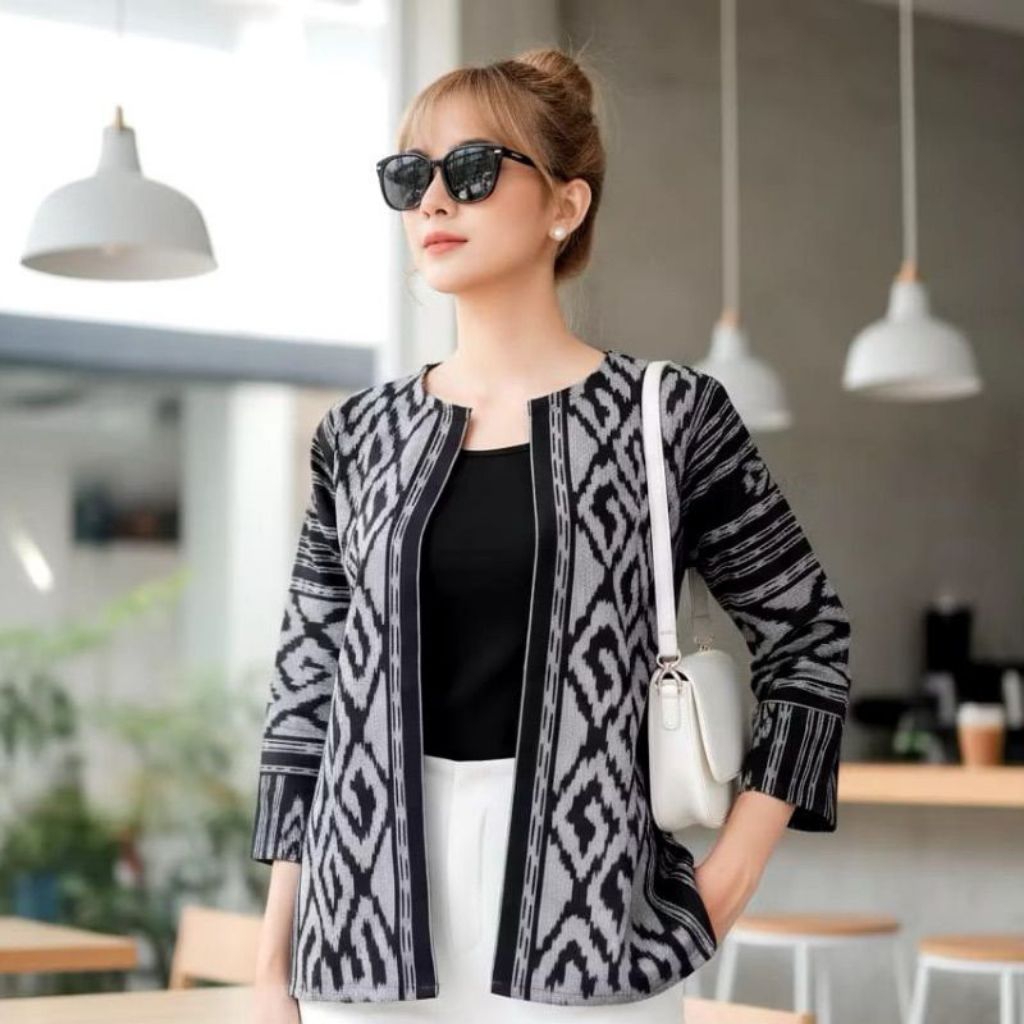 Blazer Tenun Ikat Wanita – Outer Batik Etnik Lengan Panjang