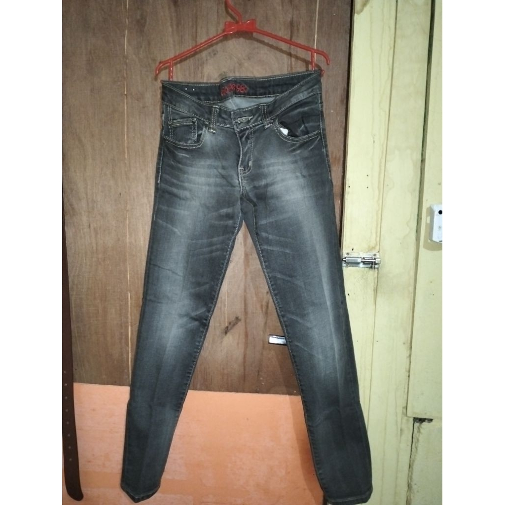 celana logo jeans