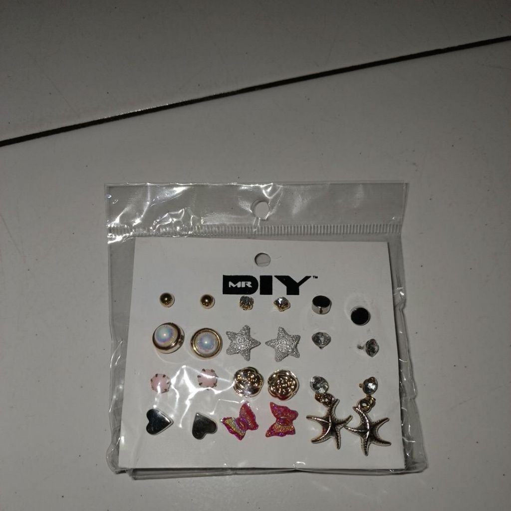 ANTING-ANTING WANITA KECIL LUCU 11 PASANG MR. DIY