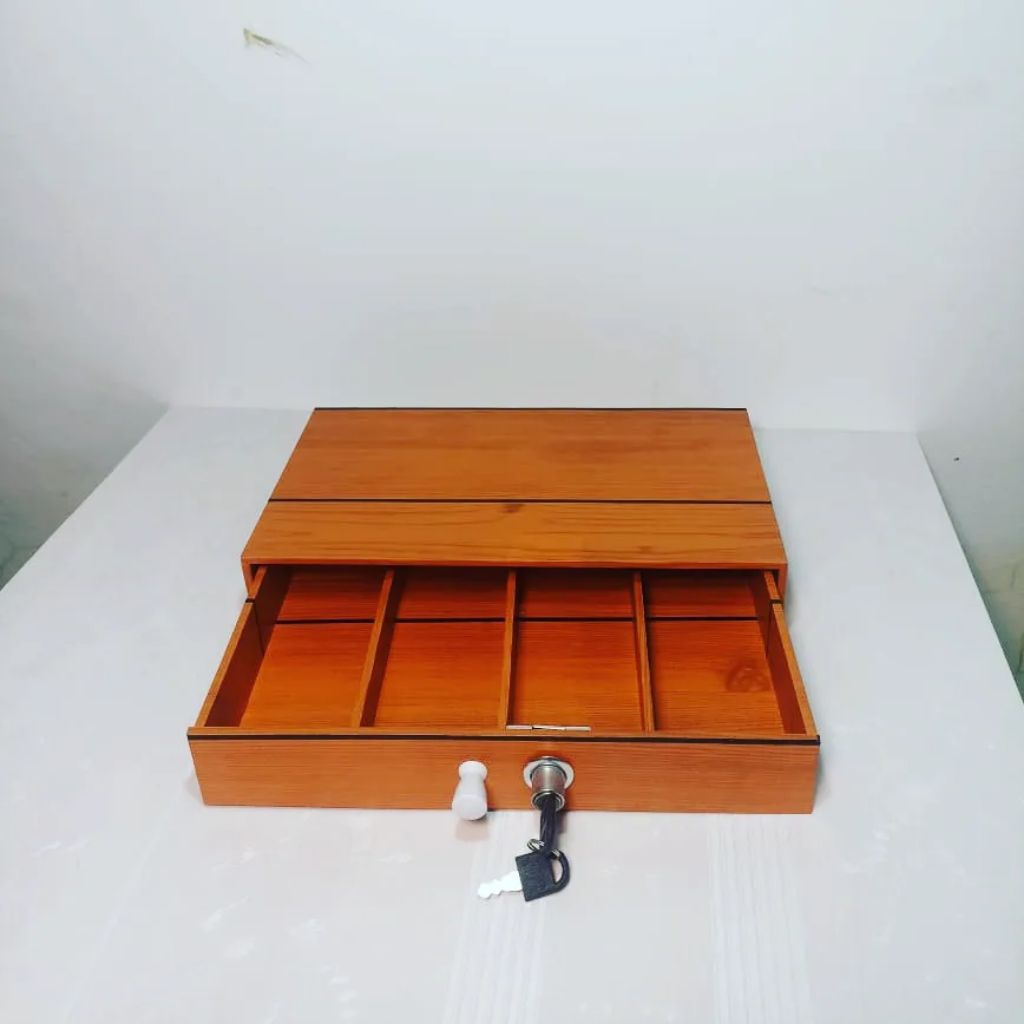 Laci Uang/Kasir 4 Sekat Motif kayu