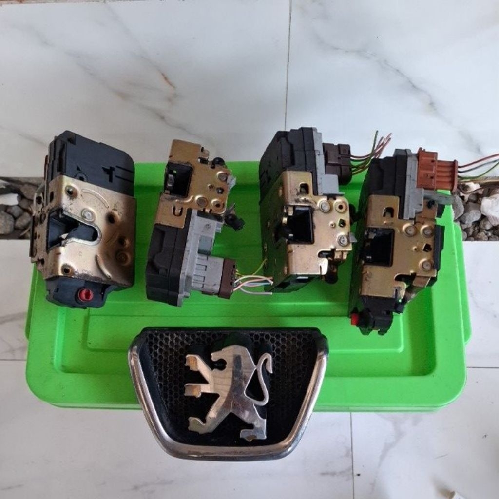 doorlock pintu peugeot 206 lepasan original
