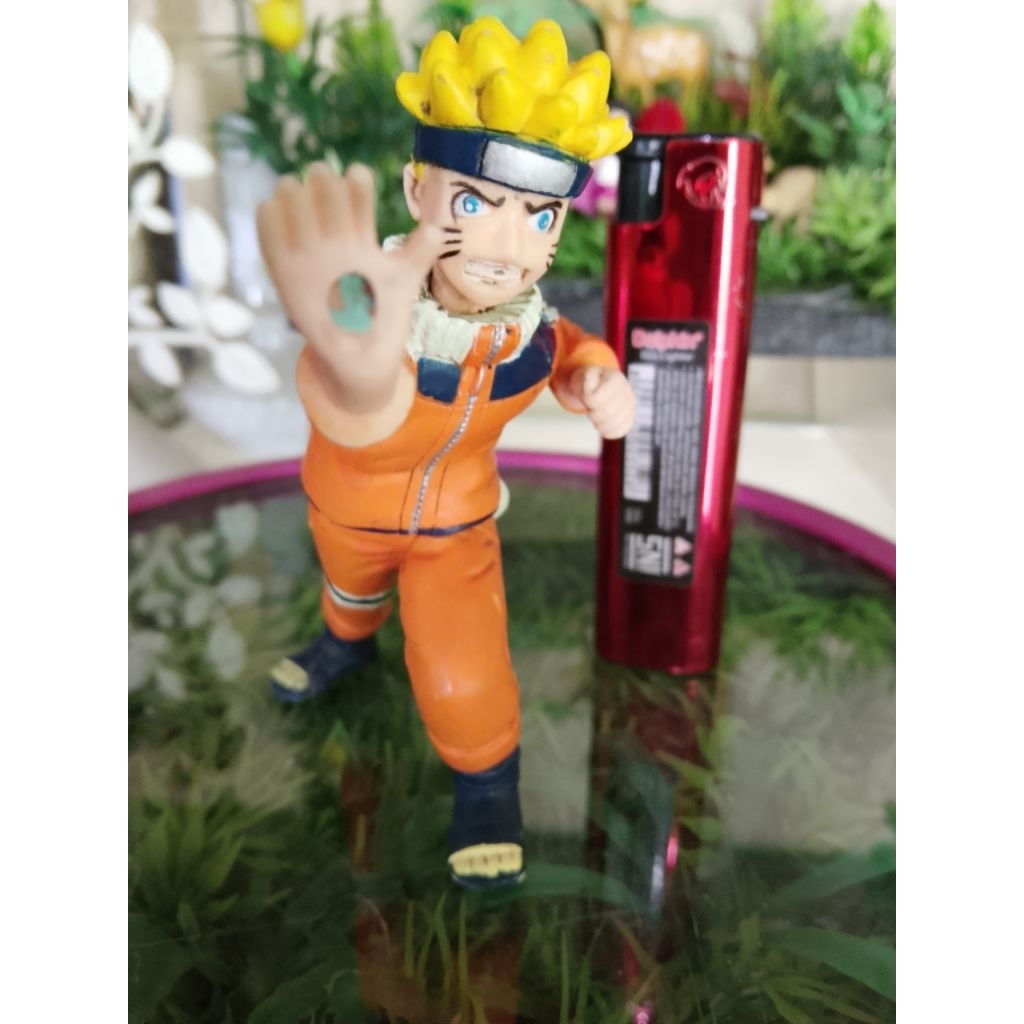 action figure Naruto bekas baik