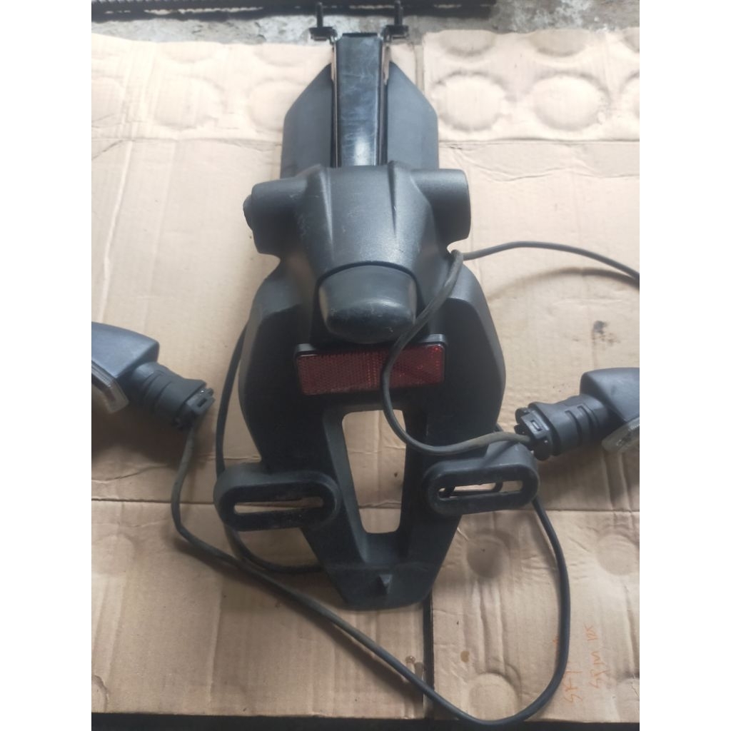 Sepakbor belakang Yamaha MT15 original copotan satu set B7D-F163A-00