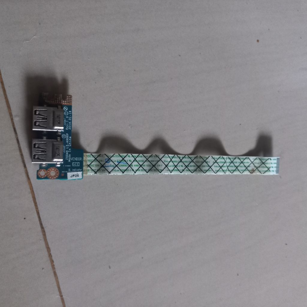 Port USB bawaan Laptop HP 14