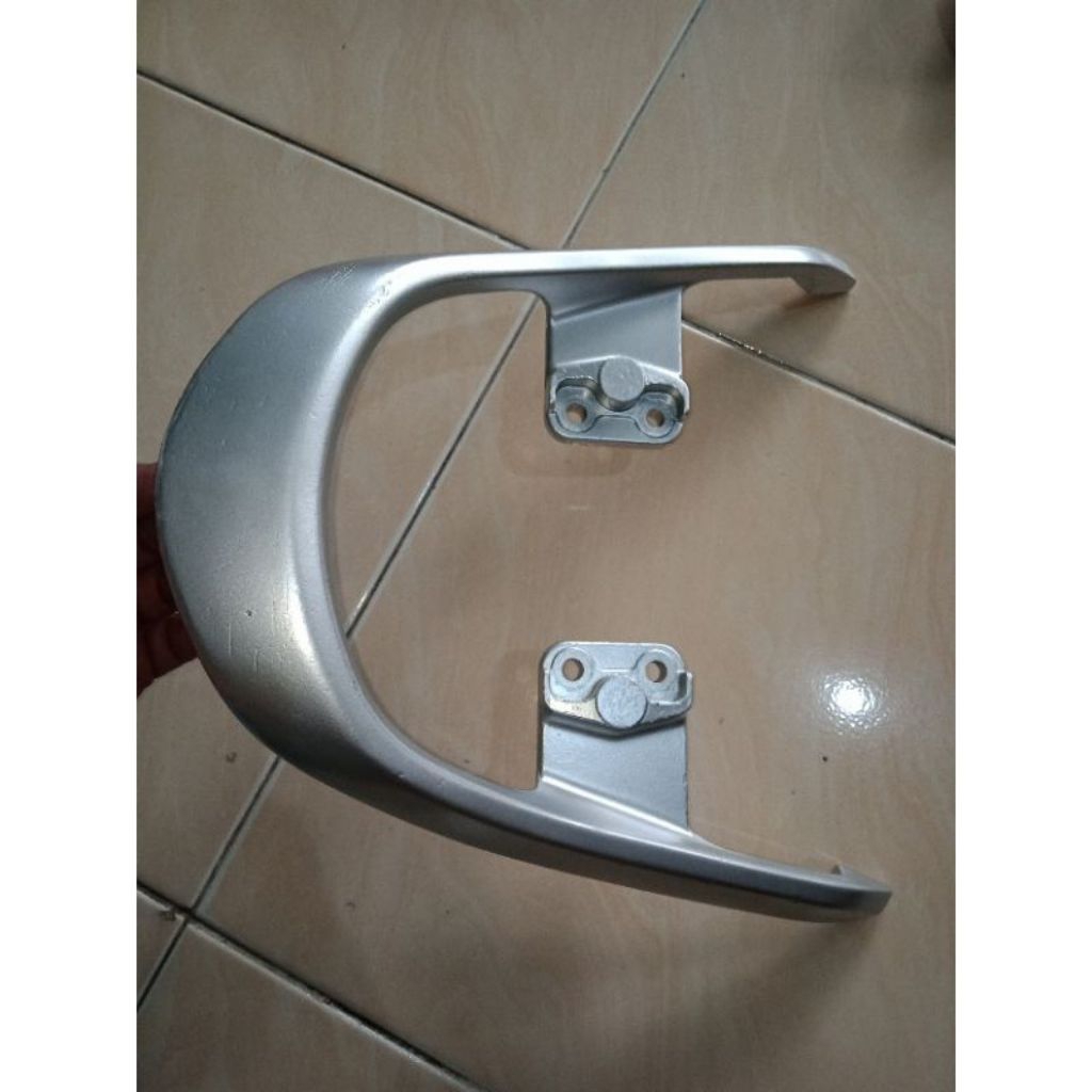 behel pegangan jok belakang Supra x 125 lama bekas pakai ori copotan motor