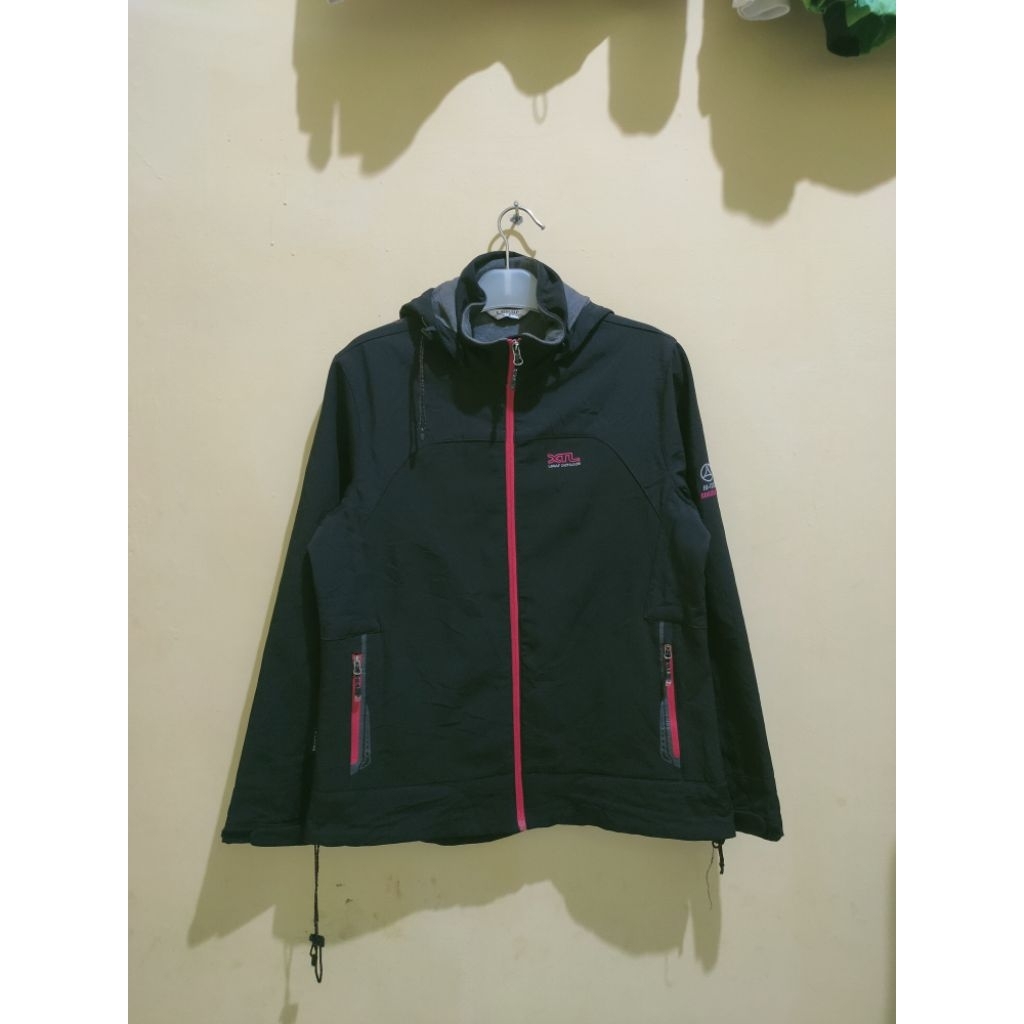 JAKET OUTDOOR LECAF HITAM