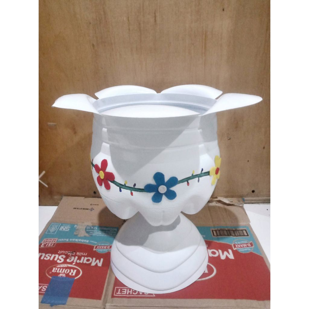 Pot Galon Berkaki / Prakarya Kerajinan Galon / Daur Ulang Botol Plastik