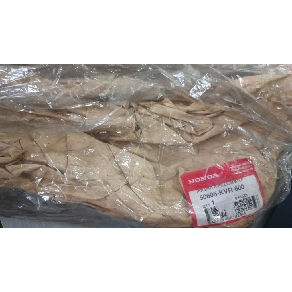 Dudukan Step Belakang Kanan Honda Revo 100 (2007–2009) – Ori 50605KVR600