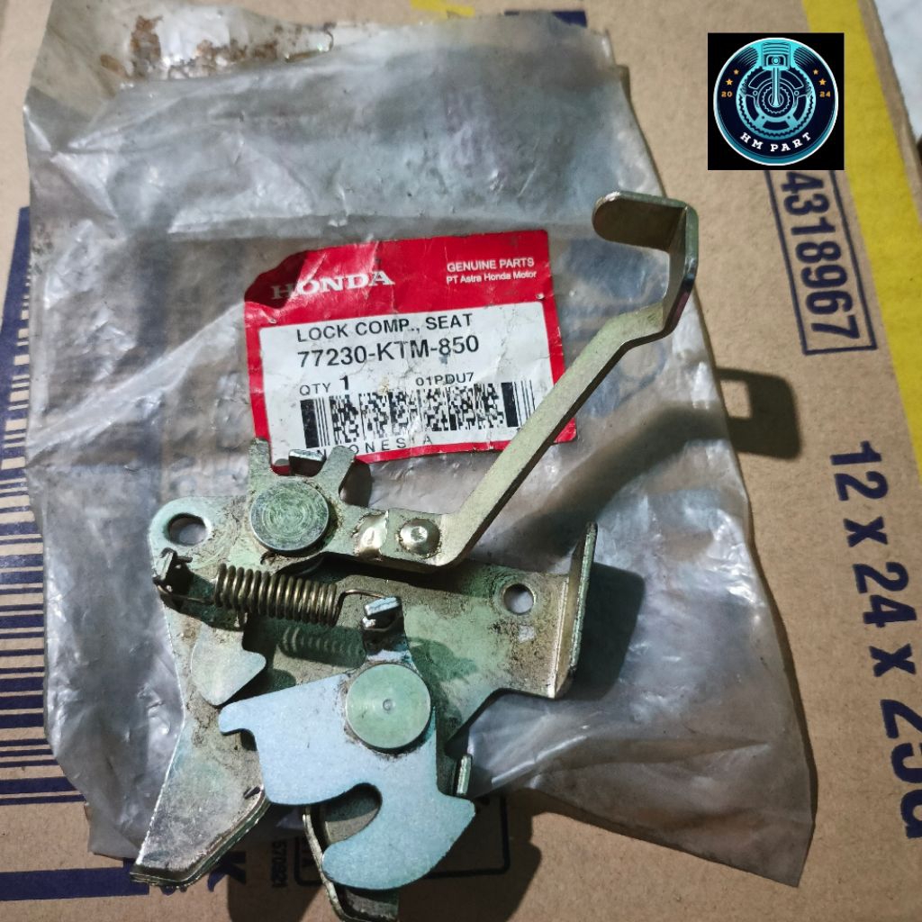 Lock comp seat atau Engsel kunci jok motor Supra x 125 old dan Supra x 125 Batman 77230KTM850