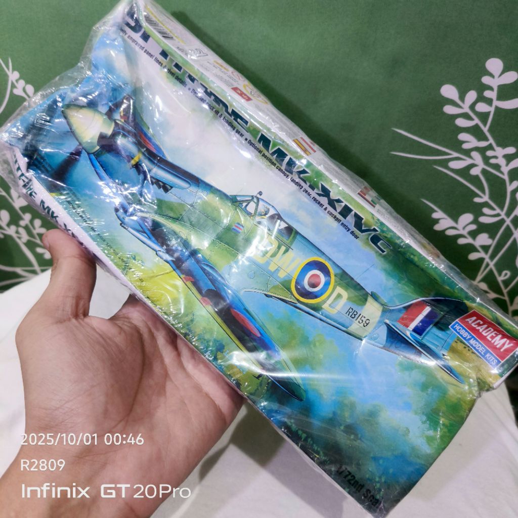 Pesawat Academy 1/72 Spitfire Mk XIVc