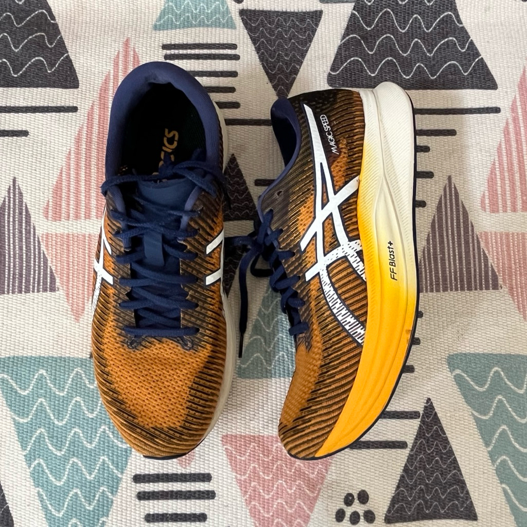 Sepatu Running Asics Magic Speed 2