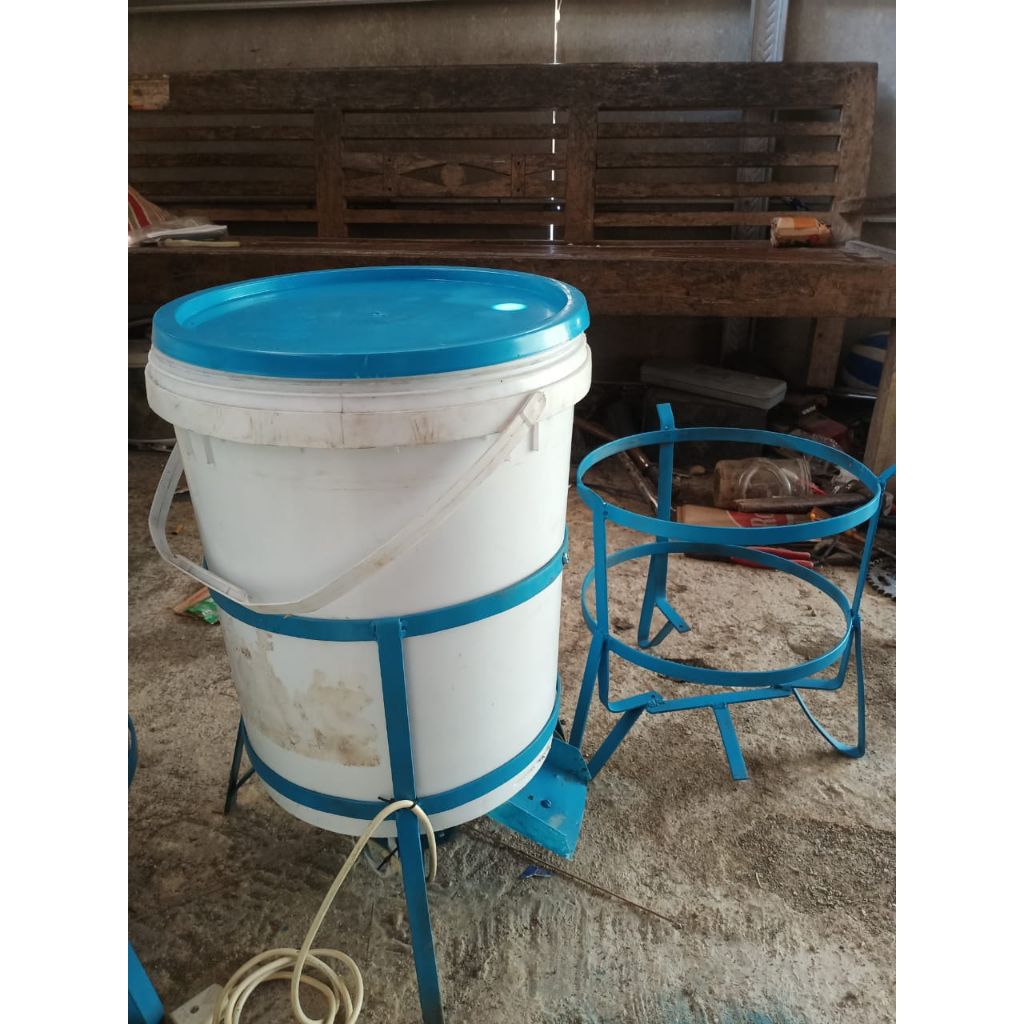 choper alat cacah potong rumput sayur buah buat pakan ternak lengkap sudah ada mesin dan embernya ti