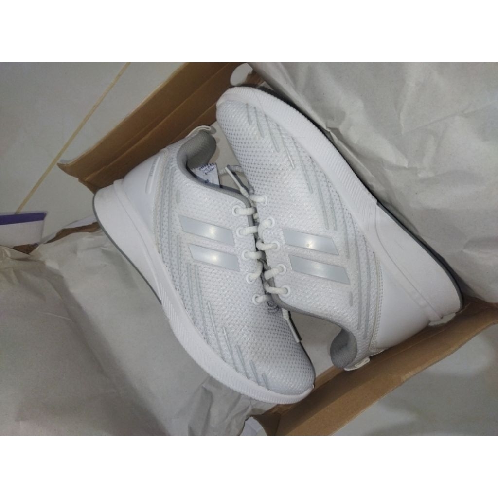 Sneakers Ando Varyn Putih Abu Muda