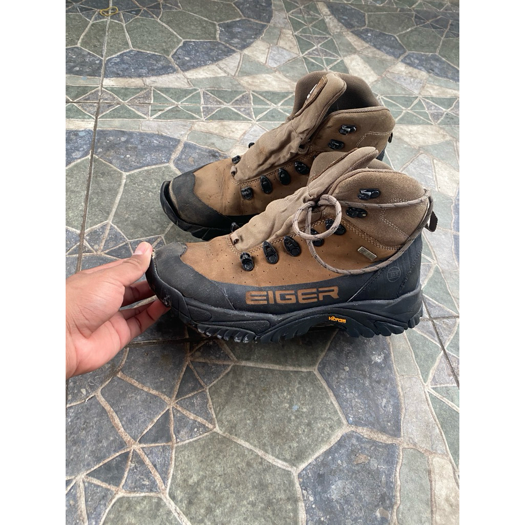 Sepatu gunung eiger eagle plum 2.0