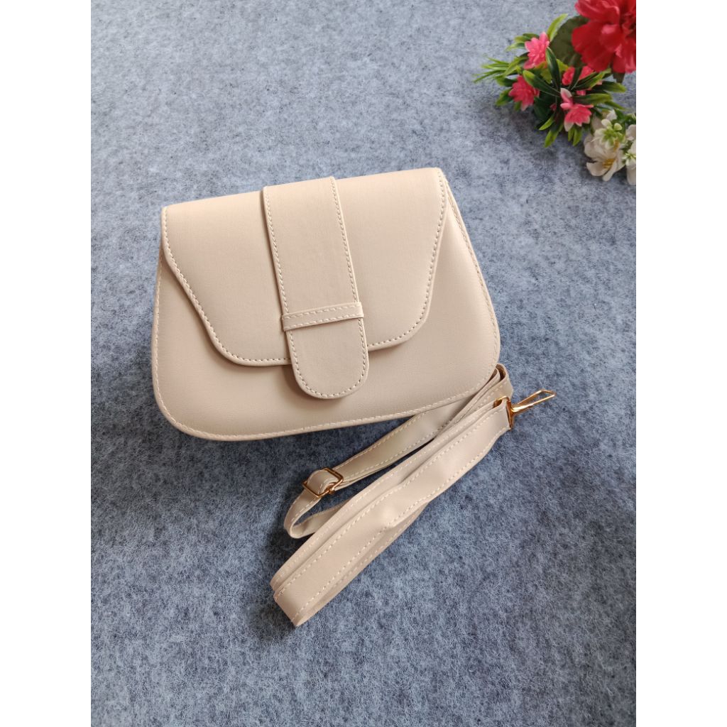 MK  04 Tas Selempang/Bahu wanita