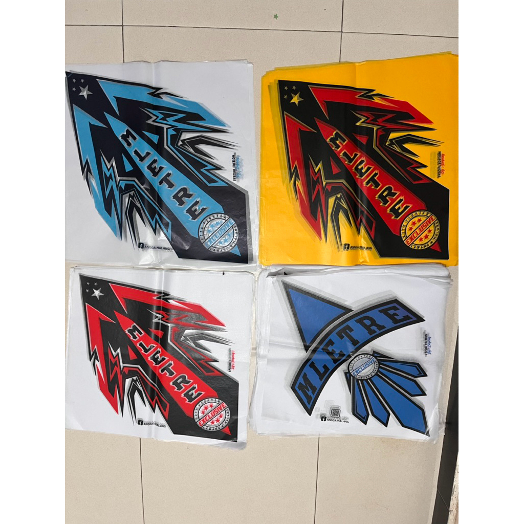 10 LEMBAR kertas layangan sukoi MLETRE 2warna merah dan biru mix random