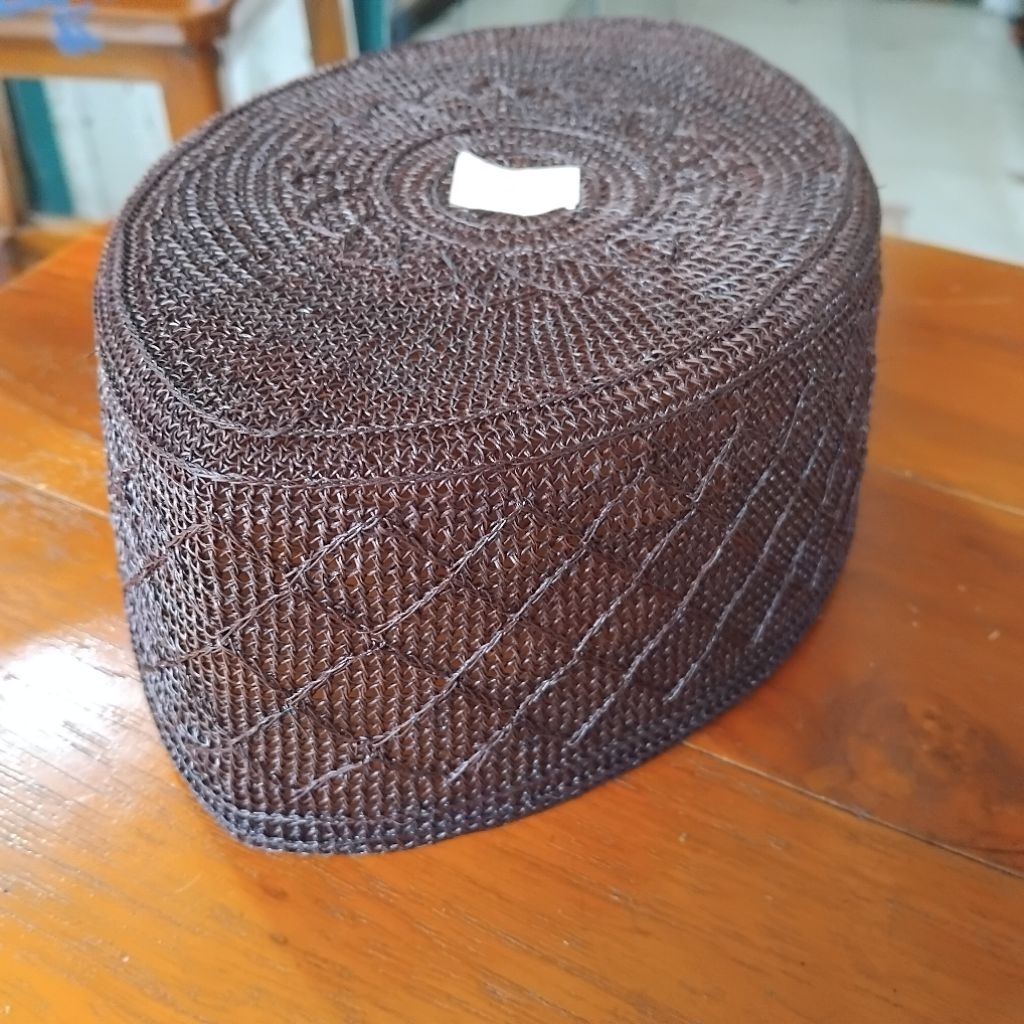 peci akar jangang motif jaring-jaring