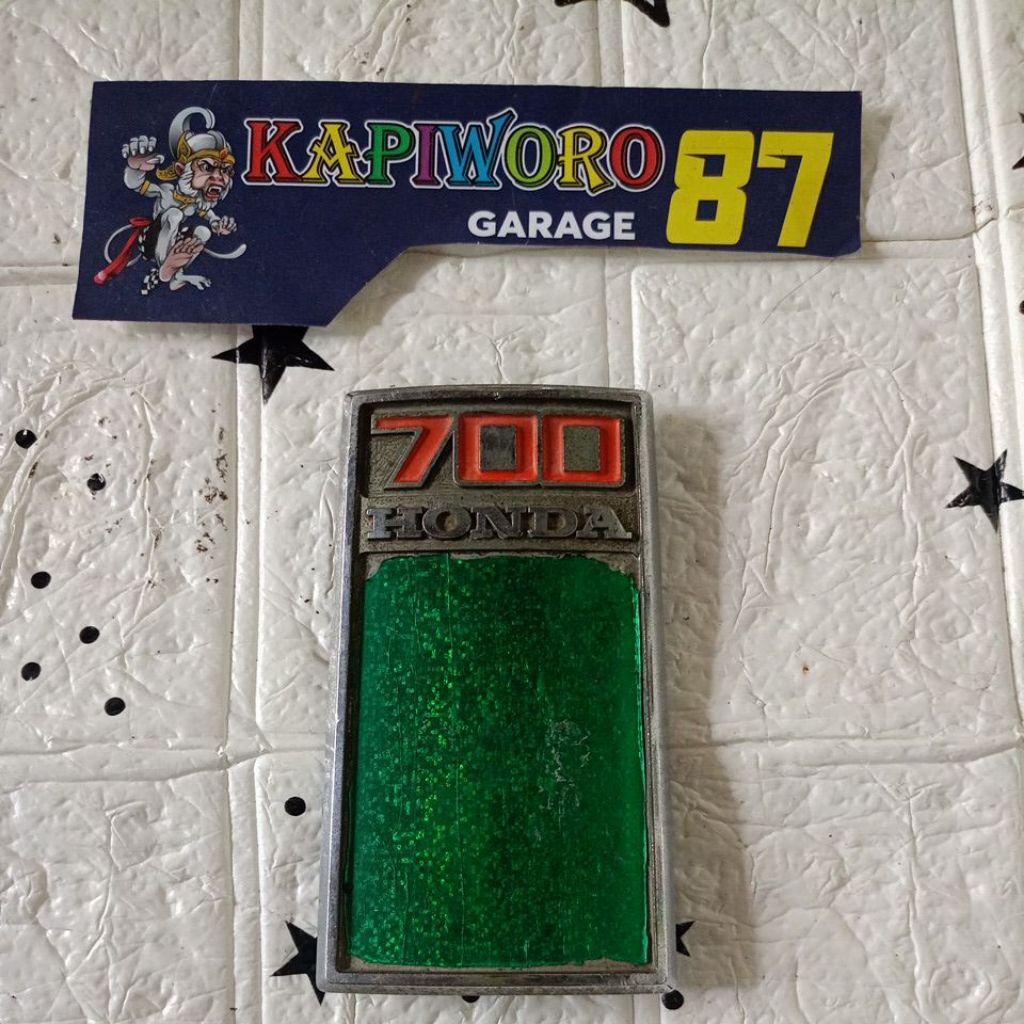 emblem dasi Honda C 700 original