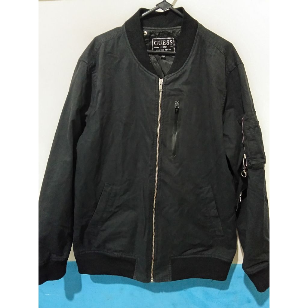 Jaket Bomber Guess
