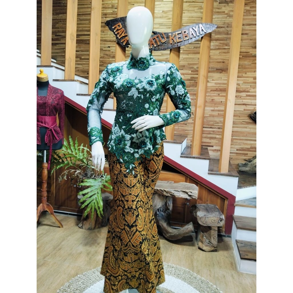 Atasan kebaya hijau + rok duyung. atasan kebaya pengantin modern.
