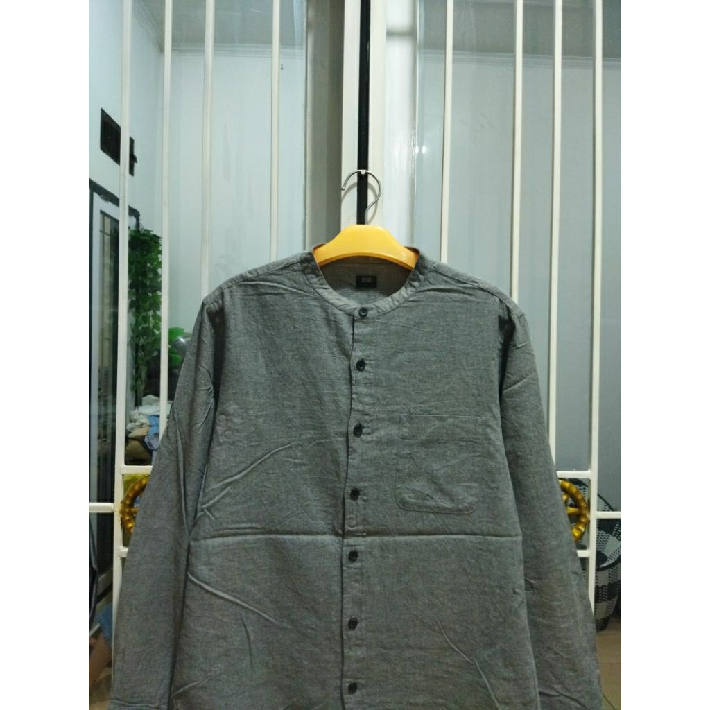 kemeja soft flannel Uniqlo kerah koko lengan panjang pria S