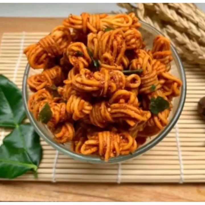 MIE GULUNG 250 gram mie uwel pedas daun jeruk milung mie lilit snack kiloan makanan ringan cemilan c