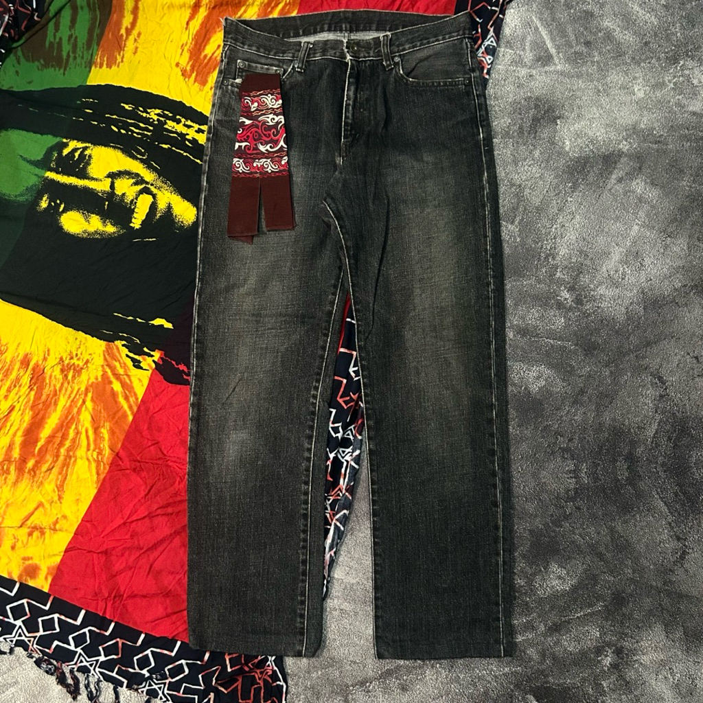Celana Jeans Second “Uniqlo Straight Stone Black Jeans”