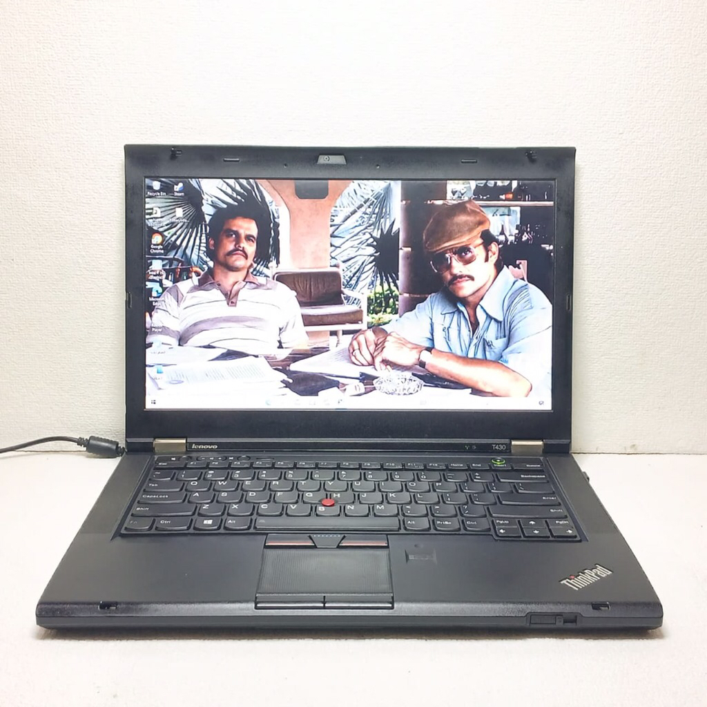 Lenovo Thinkpad T430. Core i5 gen3. Ram 8GB SSD 256GB. Windows 10.