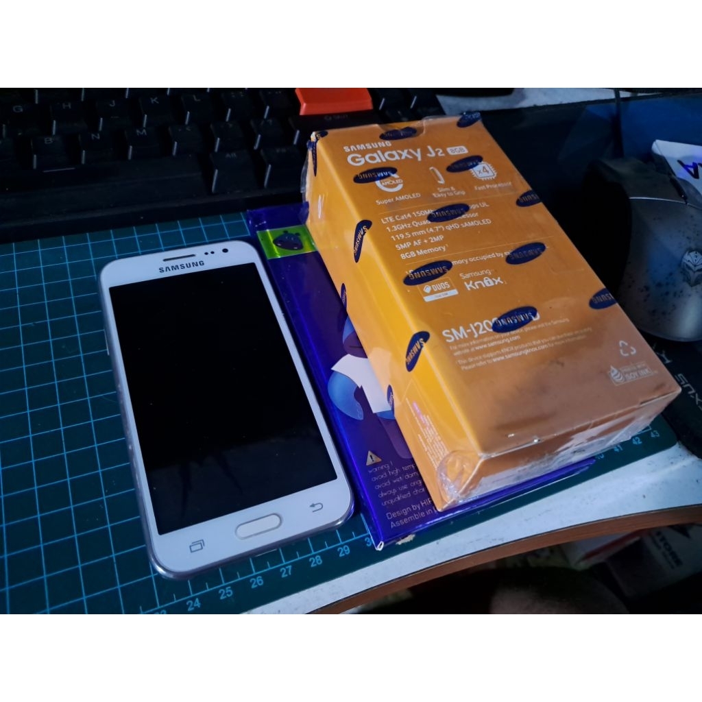 Samsung Galaxy J2 (2015) Minus