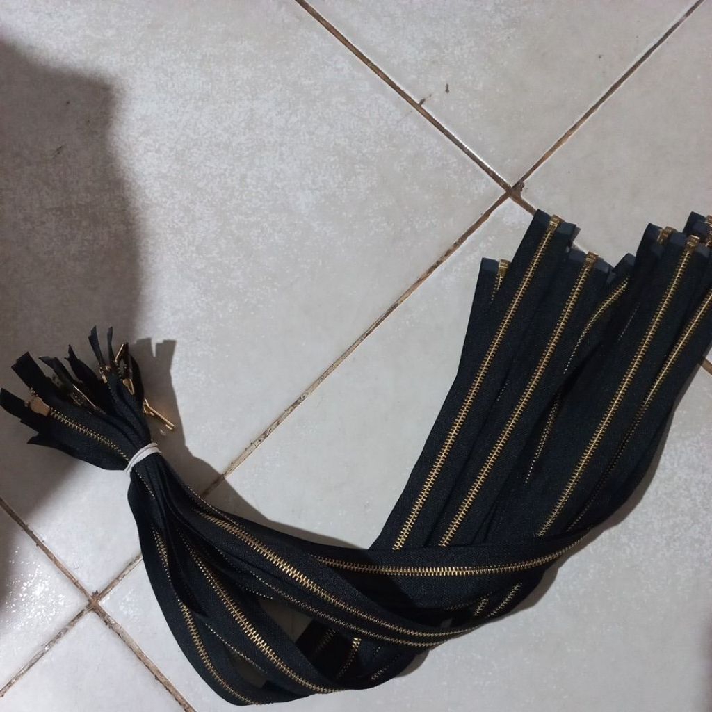 Resleting jaket levis